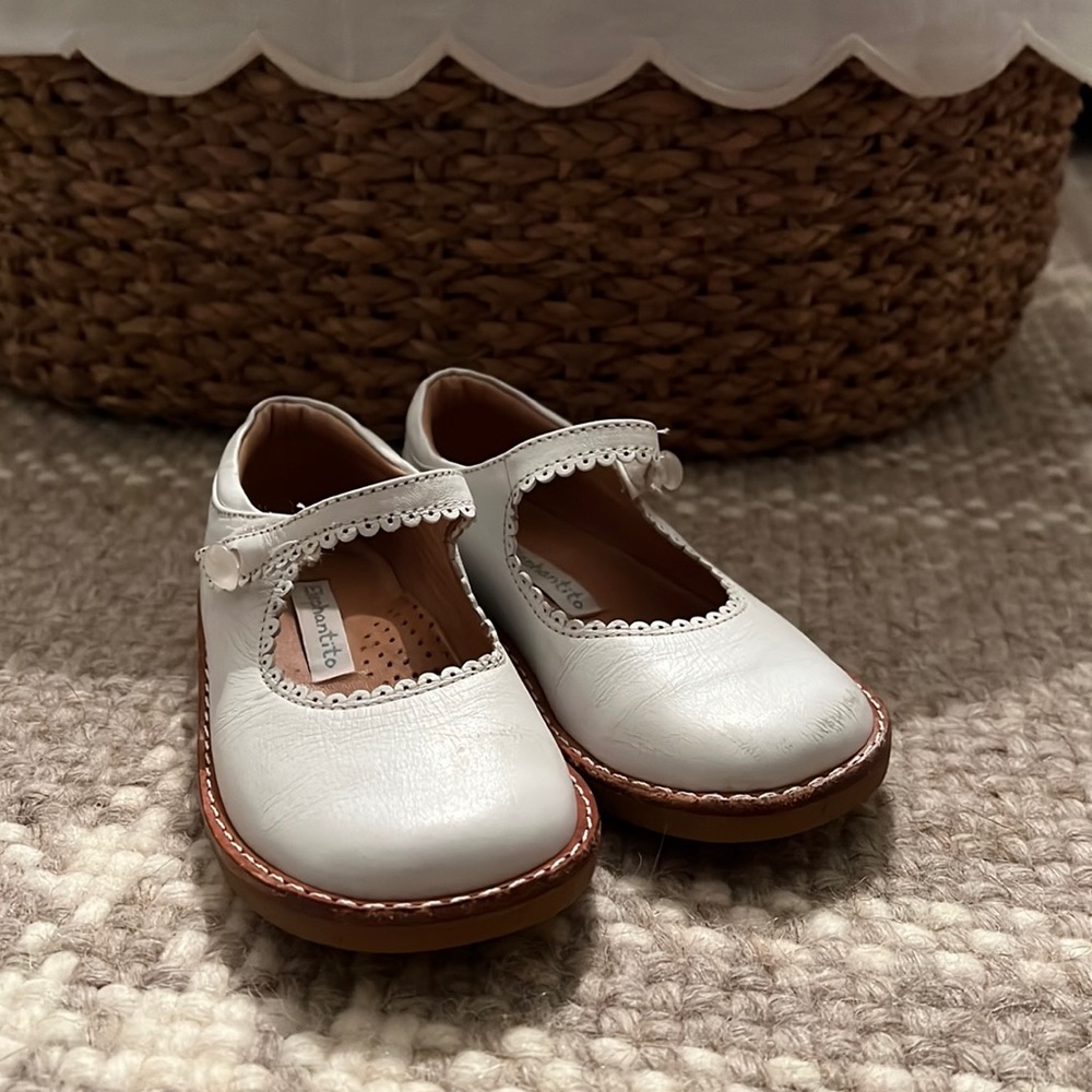 White leather elephantito Mary Janes scallop detail